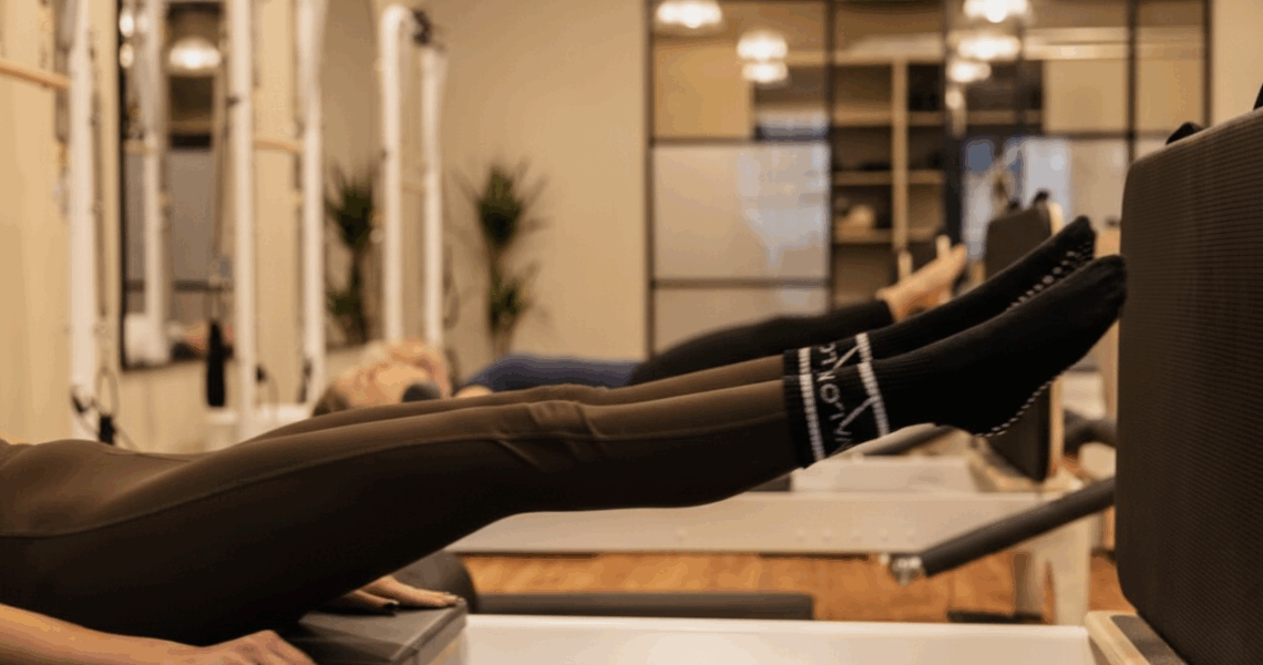 A modern, energizing Pilates class that blends Reformer work with jumpboard sequences.
This class improves cardiovascular endurance, coordination, and lower-body strength while staying low-impact and joint-friendly.